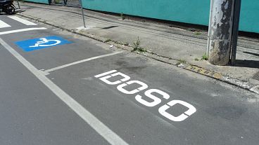 estacionamento-exclusivo-para-deficientes-e-idosos
